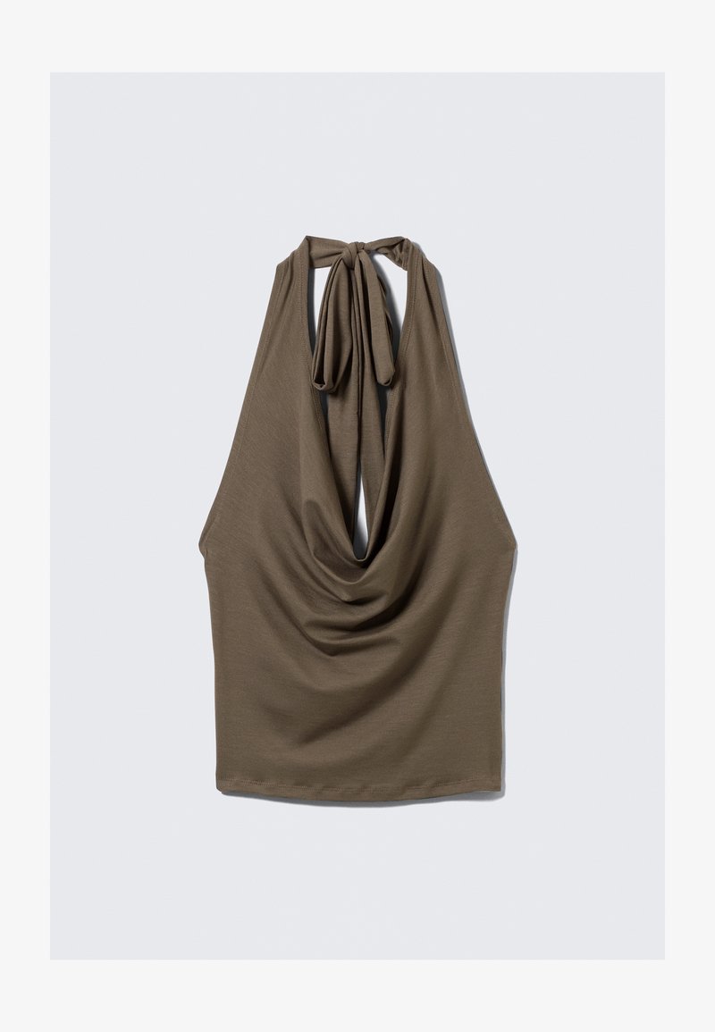 Haut dos nu marron en tissu doux et fluide avec un dos ouvert, doté d'une fermeture à nouer au niveau du cou et d'une coupe ample.