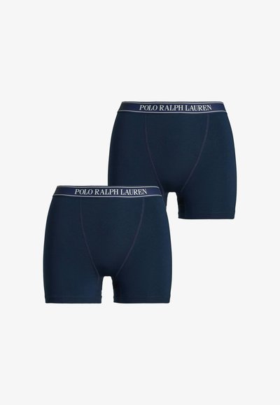 Granatowe bokserki z miękkim elastycznym paskiem w pasie z napisem „POLO RALPH LAUREN” w białym kolorze. Wykonane z elastycznego materiału.