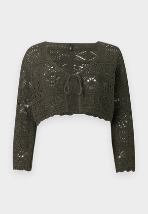 Σκούρο πράσινο πλεκτό κοντό ζακέτα με μακριά μανίκια, περίπλοκο ανοιχτό σχέδιο και κλείσιμο με κορδόνι μπροστά.