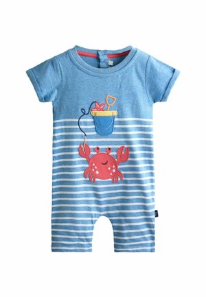 Salopetă albastră pentru bebeluși cu dungi orizontale albe, având pe față un crab roșu, un găleată albastră, o stea de mare și o lopată galbenă.