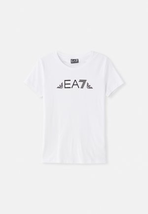 Valge puuvillane T-särk ümmarguse kraega ja lühikeste varrukatega. Kujunduses on must EA7 logo ja triibulised aktsendid.