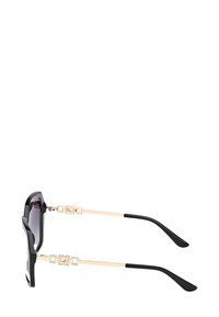 Zwarte zonnebril met donkere glazen, een gedurfd hoekig montuur, gouden metalen accenten op de pootjes met een geometrisch ontwerp, en zwarte plastic uiteinden.