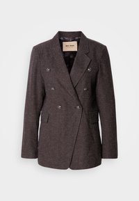 Blazer en laine brun foncé à double boutonnage avec motif chevrons, six boutons, revers crantés et poches avant à rabats.