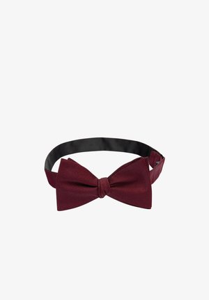 Burgundin silkkisolmio, jossa on teksturoitu pinta, keskellä solmua ja sileä musta säädettävä hihna. Klassinen muodollinen asuste.