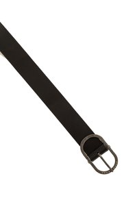 Cinturón de cuero negro con una textura suave, que cuenta con una hebilla metálica de forma redondeada y pequeños elementos decorativos.