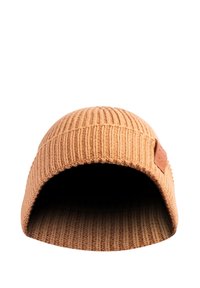 Brown knitted hat featuring a ribbed design, curved visor, and a leather tag on the side. Soft texture and slightly wide brim.