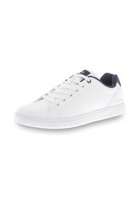 Sneaker atletica bianca con tomaia in pelle liscia, dettagli blu navy, punta tonda, chiusura con lacci e suola in gomma testurizzata.