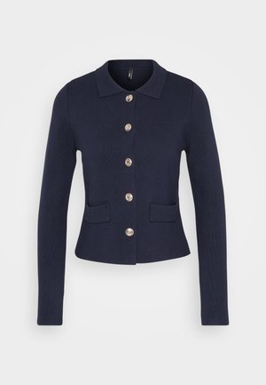 Gilet en tricot bleu marine avec un col, des manches longues et cinq boutons ronds en métal argenté. Deux poches avant avec un motif texturé.