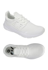 Baskets blanches avec une tige en mesh respirant, côtés renforcés et un système de lacets détaillé. Semelle rembourrée et design flexible.