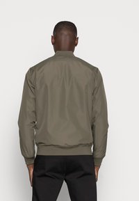 Matinique CLAY - Blusão aviador - olive night