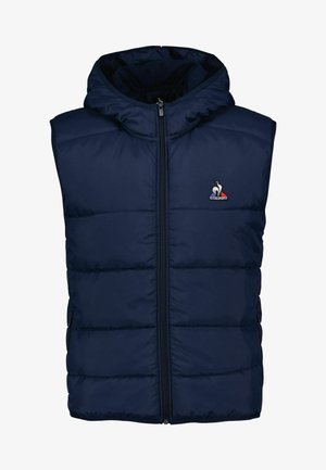 Marineblauwe gewatteerde vest met capuchon, gemaakt van geïsoleerd materiaal, met een ritsluiting en zijzakken, en een logo op de borst.