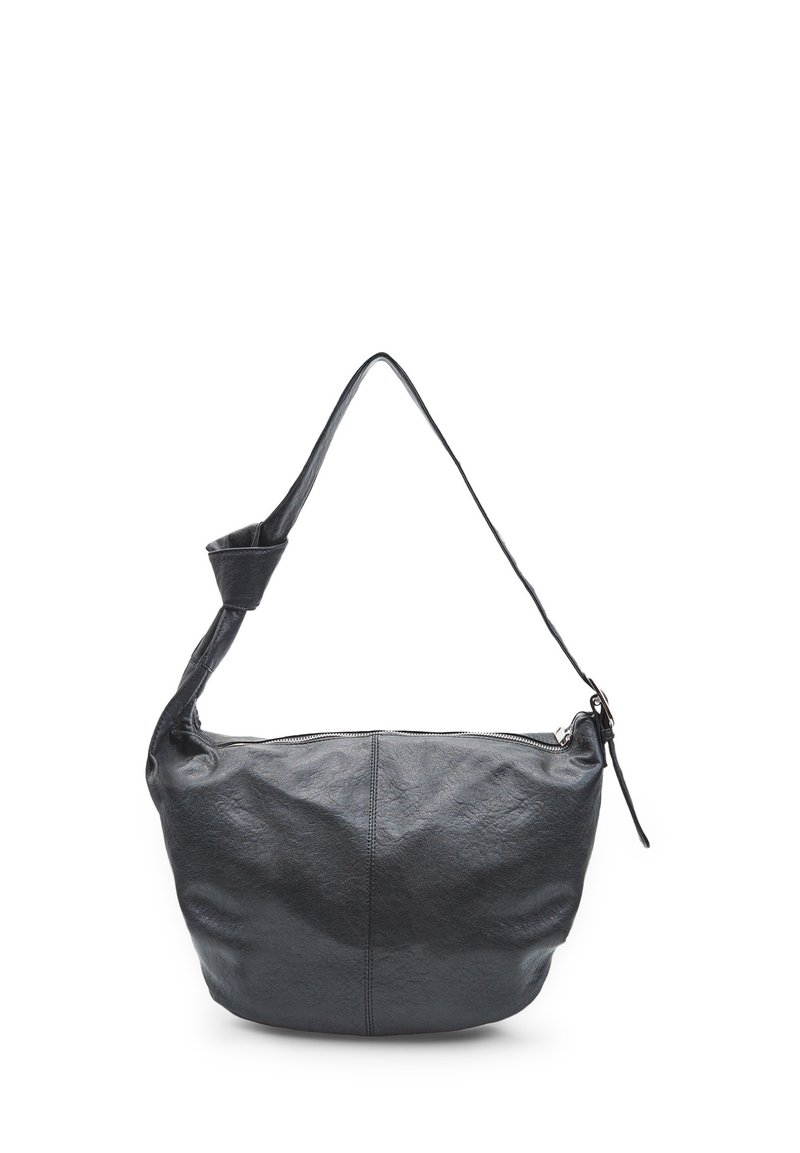Borsa a spalla in pelle nera con una spessa tracolla che presenta un nodo decorativo e una chiusura a zip superiore.