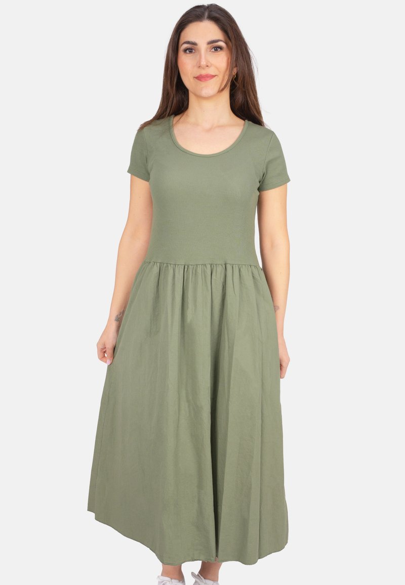 Olivgrünes Kleid mit kurzen Ärmeln, figurbetontem Oberteil und einem schwingenden, gerafften Rock. Aus leichtem, strukturiertem Stoff gefertigt. Schlichtes Design.