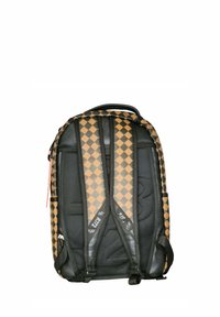 Zaino nero con motivo a quadri marrone sulle cinghie, schienale imbottito e spallacci neri regolabili. Include una maniglia superiore per il trasporto.