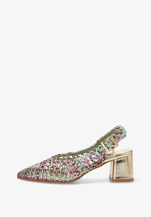 Zapato de tacón con punta puntiaguda y tiras trenzadas multicolor, hebilla en tono dorado y tacón ancho metálico brillante.