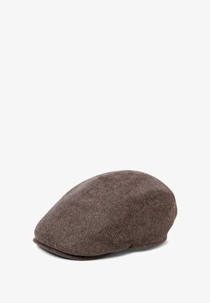 Bruine tweed pet, schuin gekanteld om de zijkant en voorkant te tonen, met een korte, gebogen rand op een witte achtergrond.