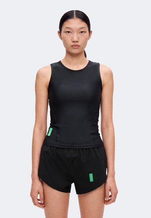 District Vision, FITTED TRAINING TANK - Top - black