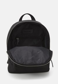 Calvin Klein ESSENTIAL ROUND - Sac à dos - black