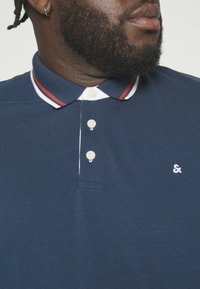 Jack & Jones JJEPAULOS SS NOOS PLS - Polo shirt - sailor blue