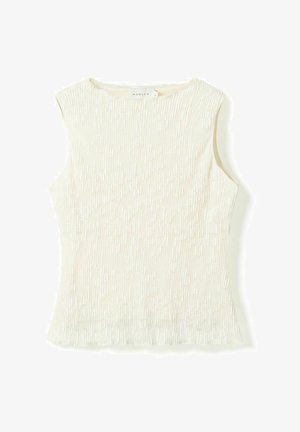 Mouwloze witte top van textuurgebreide stof met ronde halslijn en getailleerde taille, met het merk "Noella" op het label aan de binnenkant van de kraag.