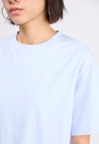 Jordan ESSEN TEE CORE - T-shirts basic - hydrogen blue