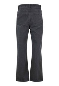 Zwarte denim jeans met wijde pijpen en een vervaagde structuur. Heeft een klassieke tailleband, riemlussen en twee achterzakken.