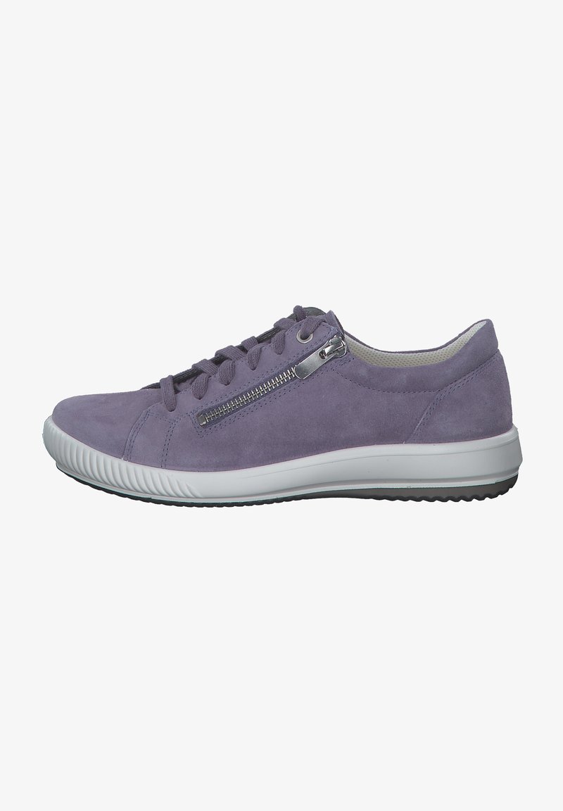 Le sneaker in suede viola presentano una punta arrotondata, chiusura con lacci e zip laterale. La suola in gomma bianca migliora la presa e la stabilità.