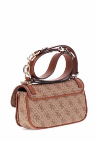 Borsa a mano marrone con motivo, corpo in tessuto testurizzato, dettagli in pelle e doppi manici, caratterizzata da una catena su una delle cinghie.