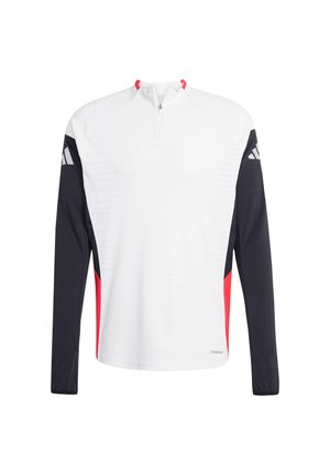 Langärmliges Sportshirt mit einem weißen Körper, schwarzen Ärmeln und roten Akzenten. Verfügt über einen Reißverschlusskragen und strukturiertes Material.