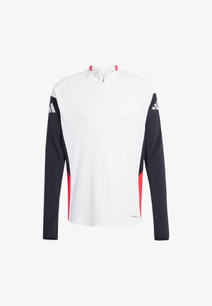 Langärmliges Sportshirt mit einem weißen Körper, schwarzen Ärmeln und roten Akzenten. Verfügt über einen Reißverschlusskragen und strukturiertes Material.