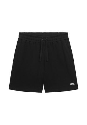 Schwarze, gerippte Strickshorts mit elastischem Bund, Kordelzug, seitlichen Taschen und kleinem weißem "UNFAIR"-Logo am linken Bein.