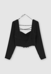 Top corto nero con maniche lunghe, scollatura quadrata e dettagli di laccatura sul retro. Realizzato in un tessuto liscio con un design aderente.