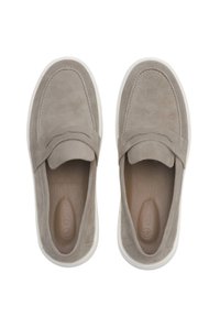 Zamszowe buty wsuwane w jasnoszarym kolorze, z okrągłym noskiem i białą gumową podeszwą. Oferują haftowane akcenty oraz gładką podszewkę.