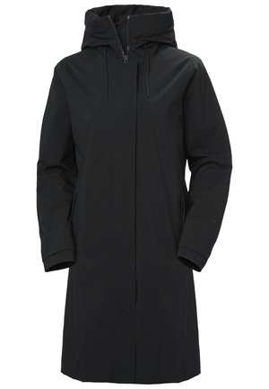 Abrigo negro impermeable con un diseño largo y recto, capucha ajustable, mangas largas, bolsillos con cremallera y una textura suave.