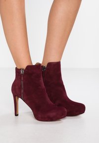 Pura Lopez Botines de tacón - bordeaux