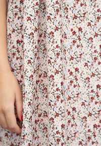 Cloud 5ive V-NECK - Freizeitkleid - white