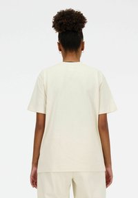 New Balance ATHLETICS  - T-shirt basic - linen