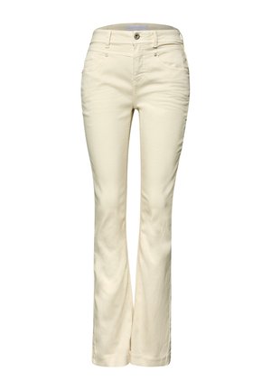 Pantalon bootcut pour femmes de couleur crème, avec poches avant, passants pour ceinture et fermeture par bouton sur fond blanc.