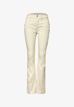 Pantalon bootcut pour femmes de couleur crème, avec poches avant, passants pour ceinture et fermeture par bouton sur fond blanc.