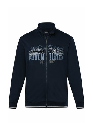 Námořnická zipová bunda s vysokým límcem, elastickými manžetami a bílým grafikou horských scenérií s textem "Mountain Adventures 1997".