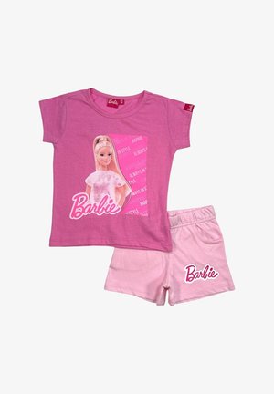 T-shirt en coton rose à manches courtes avec un motif Barbie, assorti à un short rose portant le texte "Barbie" sur l'ourlet.