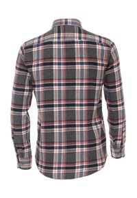 Heren langemouw geruit overhemd met een grijs, rood en marineblauw ruitpatroon, voorzien van een button-down kraag en knoopmanchetten.