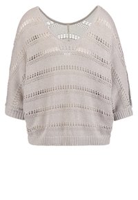 Pull en maille gris clair avec un décolleté en V profond, coupe ample et manches courtes. Présente des rayures horizontales et des motifs de tissage ouvert.