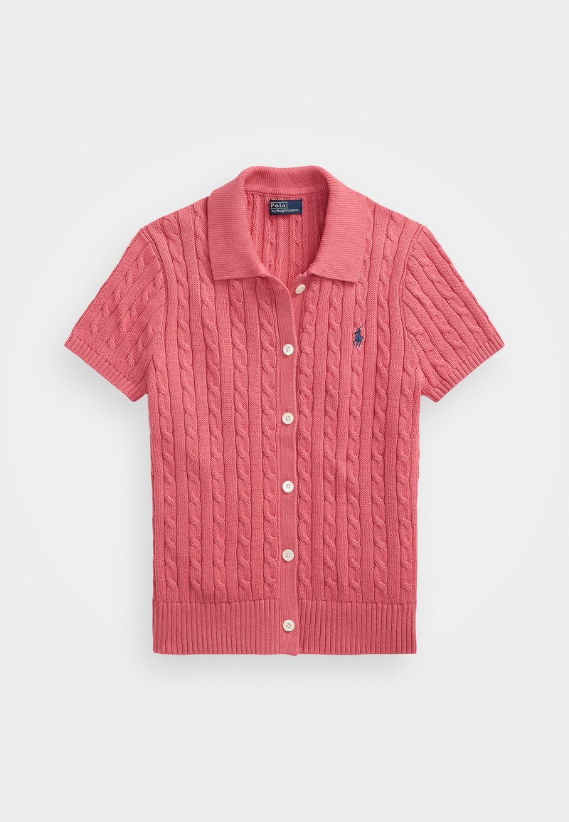 Kratek rokav, rožnato pleteno jopico s ovratnikom, gumbi spredaj in majhnim vezenim logotipom na levi strani.