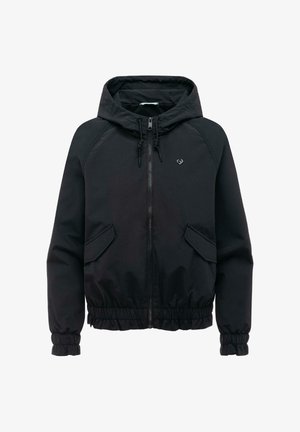 Giacca nera con cappuccio, zip frontale, coulisse regolabili, tasche con patta e polsini ed orlo elasticizzati, mostrata su sfondo bianco.