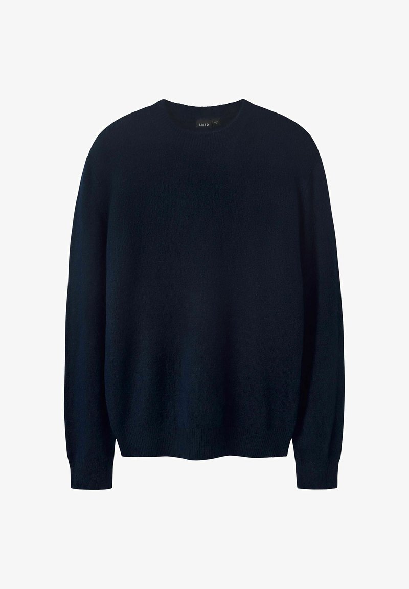 Pull tricoté bleu marine avec un col rond, des manches longues et des poignets et une bordure côtelés. Texture douce, coupe décontractée, détails minimalistes.