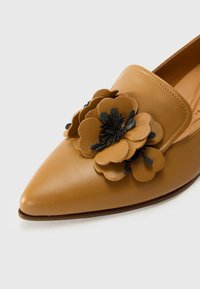 Chie Mihara HADROS - Ballet pumps - linda camel/sucre castaño