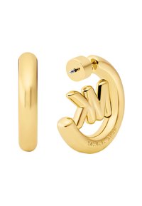 Złote kolczyki w kształcie kół o wyrazistym, masywnym designie z widocznym logo. Gładka, błyszcząca powierzchnia o wypolerowanym wykończeniu.