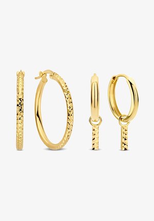 Gouden oorringen met een gestructureerd ontwerp en een centraal patroon. De oorbellen hebben een gladde onderkant en een klein hangertje.