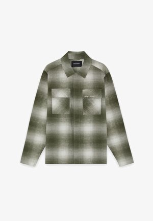 Groene en witte geblokte shirt met een kraag, twee borstzakken, lange mouwen en een ruitpatroon met variërende tinten.